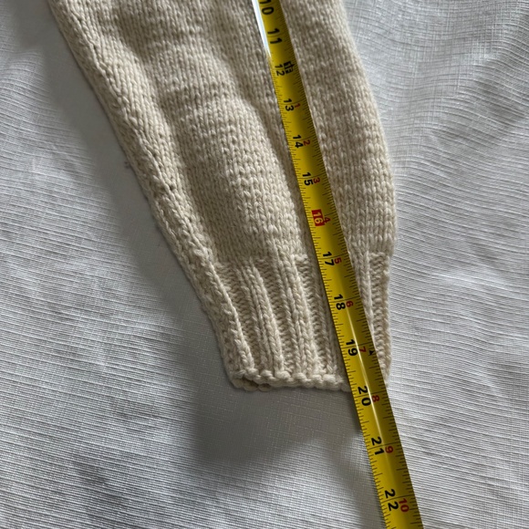 Handmade VINTAGE Cozy Cream Cable Knit Wool Sweater SIZE medium - Picture 4 of 4